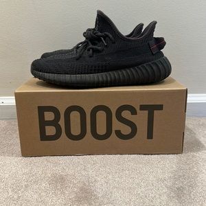 yeezy 350 v2 “black” non reflective size 6 used